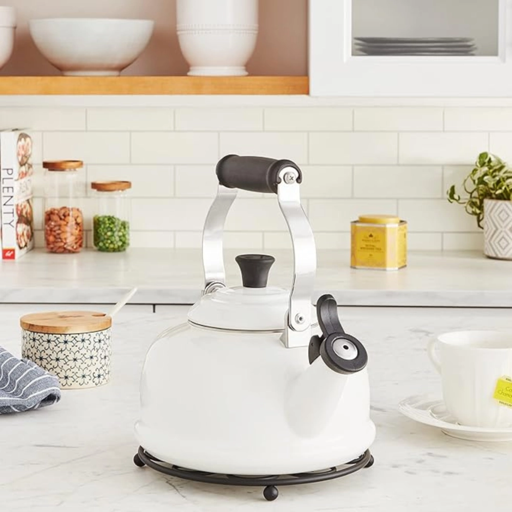 Chaleira Tradicional com Apito 1,6 Litros Branco Le Creuset