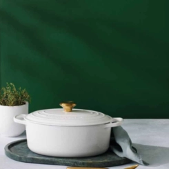 Panela Oval Signature 31 cm Branco Pegador Dourado Le Creuset