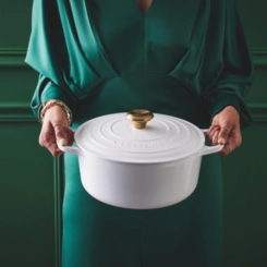 Panela Redonda Signature 24 cm Branco Pegador Dourado Le Creuset