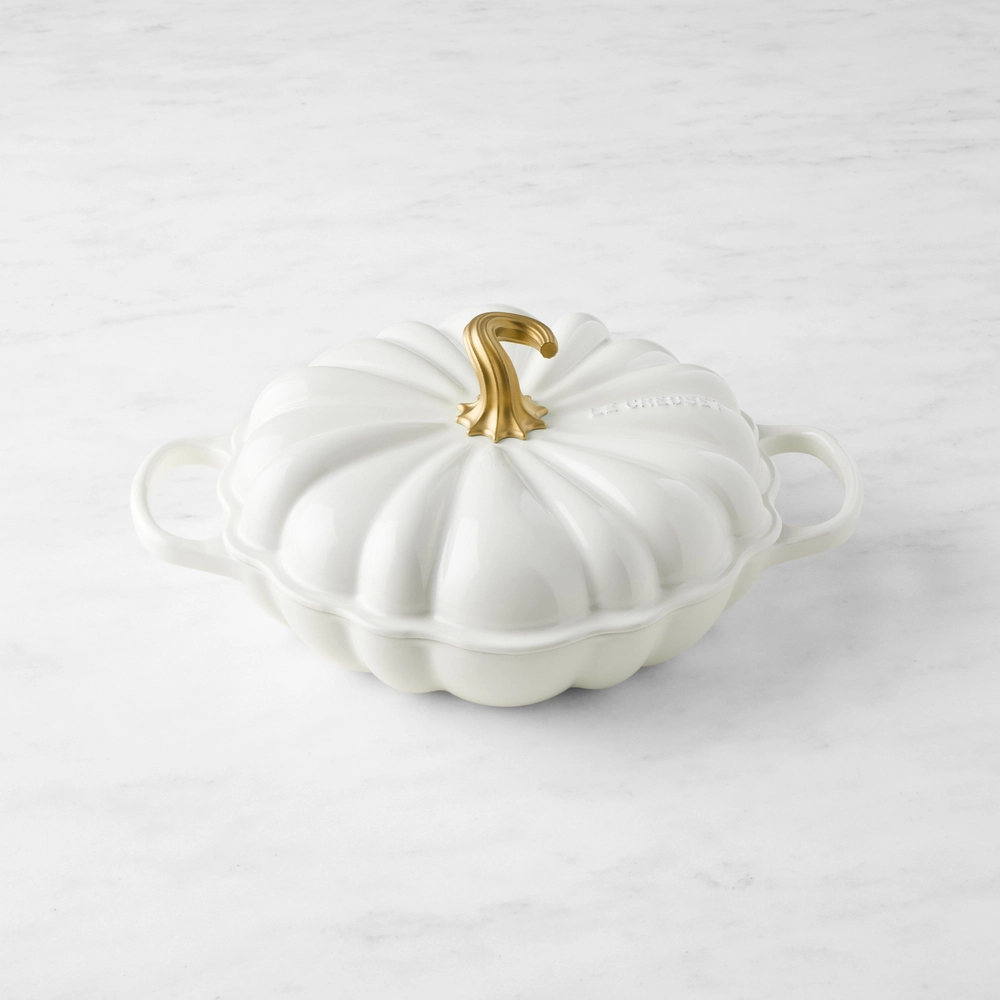 Caçarola Buffet Signature Abóbora em Ferro Fundido 28 cm Pegador Dourado Branco Le Creuset