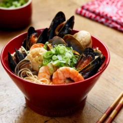 Bowl Noodle Kobe em Cerâmica 12 cm Vermelho Le Creuset