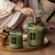Vela Decorativa de Vidro Tamanho G 100h Temple Moss Voluspa