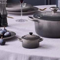 Mini Cocotte de Cerâmica Botão Preto 10 cm Flint Le Creuset