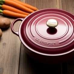 Panela Marmita Signature 26 cm Rhône Pegador Dourado Le Creuset