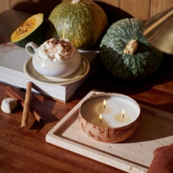 Vela Decorativa em Lata 3 Pavios 60h Spiced Pumpkin Latte Voluspa