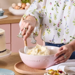 Multi Bowl de Cerâmica Jardin 3,6 Litros Shell Pink Le Creuset