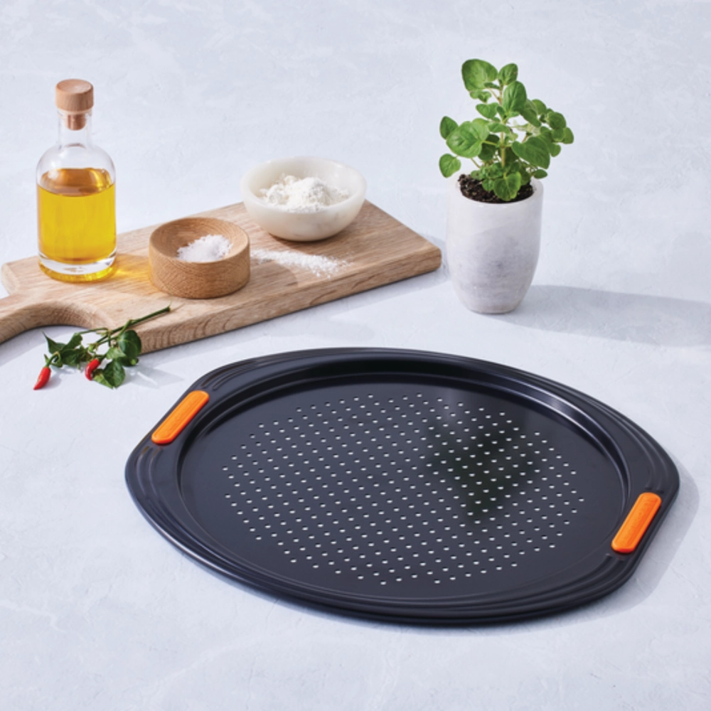 Forma Redonda para Pizza 33 cm Preto Le Creuset