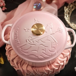 Panela Redonda Signature Wicked Glinda 24 cm Shell Pink Le Creuset