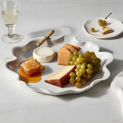 Prato de Servir em Cerâmica Ruffle 36 cm Branco Le Creuset