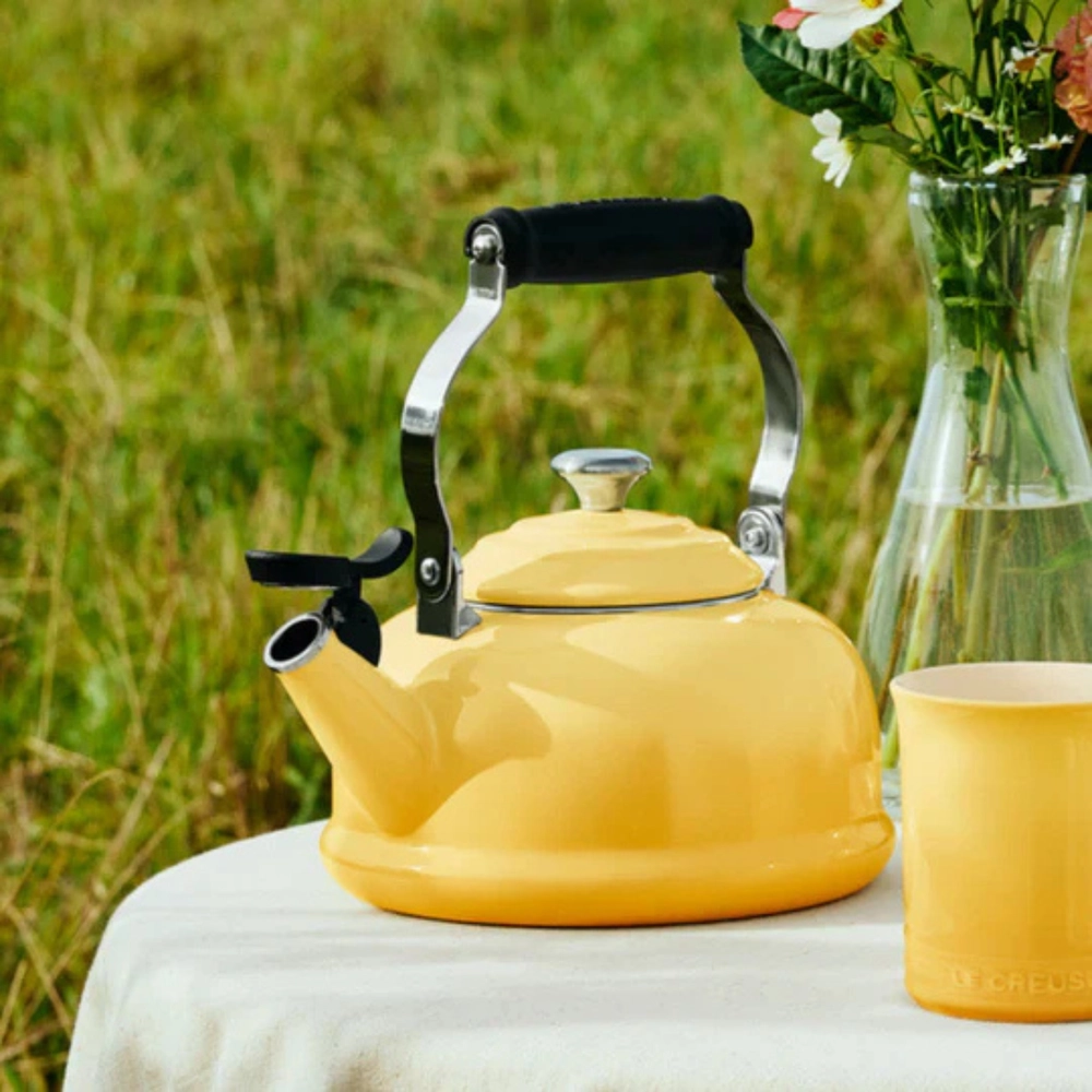 Chaleira Tradicional com Apito 1,6 Litros Camomille Le Creuset