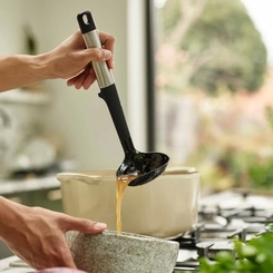 Concha de Silicone em Aço Inox Elevate Preto Joseph Joseph
