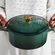 Panela Redonda Signature Noel 24 cm Artichaut Le Creuset