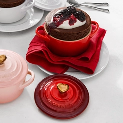 Mini Cocotte de Cerâmica 10 cm Pegador de Coração Vermelho Le Creuset