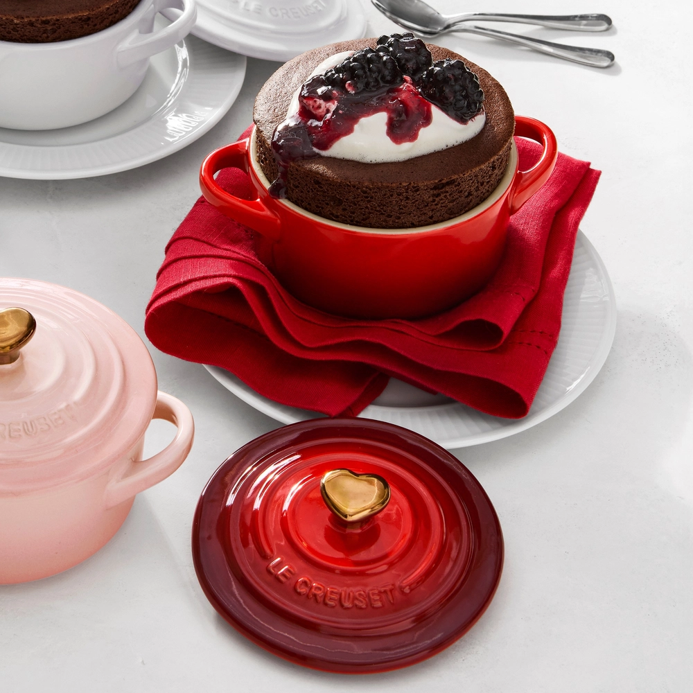 Mini Cocotte de Cerâmica 10 cm Pegador de Coração Vermelho Le Creuset
