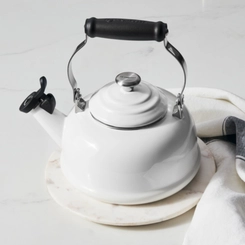 Chaleira Tradicional com Pegador Aço Inox 1,6 Litros Branco Le Creuset
