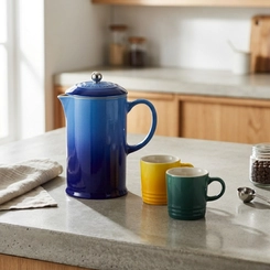 Kit Prensa Francesa 1 Litro e 2 Canecas 200 ml Brasil Le Creuset