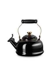 Chaleira Tradicional com Pegador Dourado 1,6 Litros Black Onyx Le Creuset
